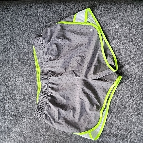 3 for $15 item🎉Women's Xersion Athletic Shorts - Picture 1 of 6